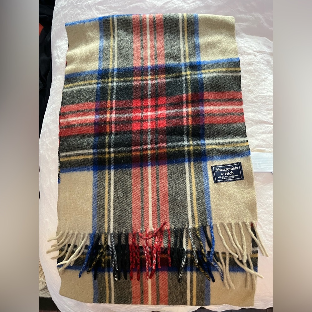 Abercrombie & Fitch Tartan Scarf. 70% Wool, 30% Nylon. New With Tags